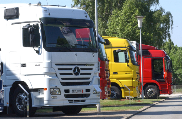 Камиони на нашим друмовима одговорни за сваки пети угашени живот: Србија кубури са возачима, због лоших путева чести удеси