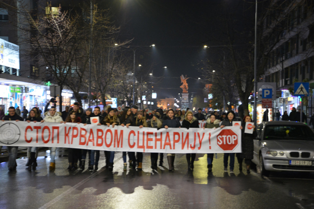 Крушевац уз Александра Вучића: Одржана шетња подршке председнику (ФОТО/ВИДЕО) 