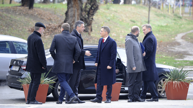 Европа убеђује опозицију да одустану од бојкота: Тешки разговори са посредницима