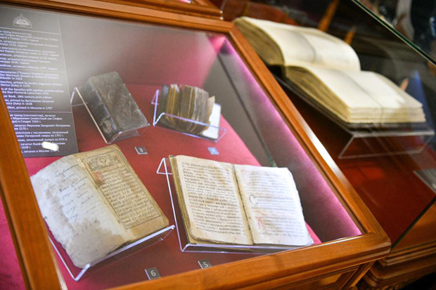 Благо манастира Гомионица преживело спаљивања и окупације: Изложени рукописи стари више од 700 година