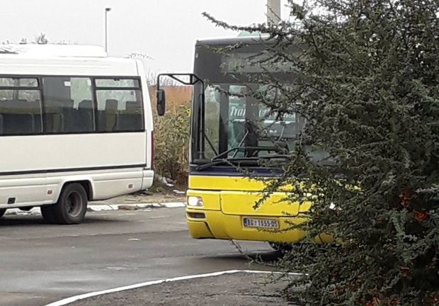 Праве „паузу“ код гробља: Возачи на линији 101 не воле гужву?!