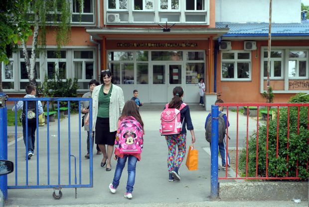 „Неваљалцима“ крпа и метла у руке: Уместо одласка у ћошак данас је ђачка казна - рад