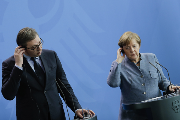 Меркел позвала Вучића да посети Немачку у јануару