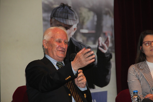 Отворена шеста Књижевна колонија у Врању: Матија Бећковић од квара на микрофону направио шалу