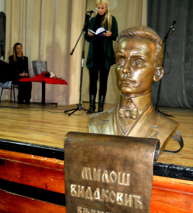 „Експлодирала“- Мина: Открила публици своје право име