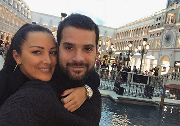 Јелка до плафона и Деда Мраз: Завирите у дом Александре и Филипа Живојиновића (ФОТО)