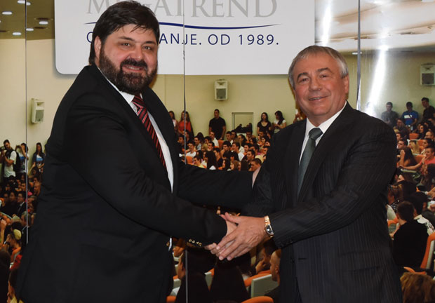 
Ђорђевић: Јовановићу, иди на одмор у Француску; Јовановић: Није уплатио ни плате, ни рату за кредит, није имао ни 7.500 за нотара. Враћам се у свој кабинет и раскидам уговор 