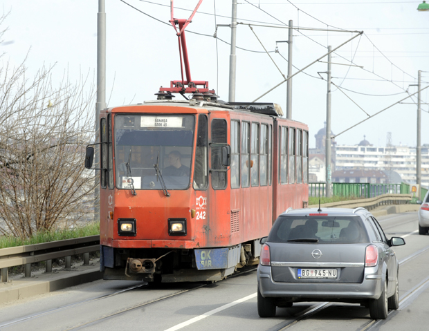 Измене на линијама јавног превоза за викенд: Трамваји 11 и 13 Савским мостом