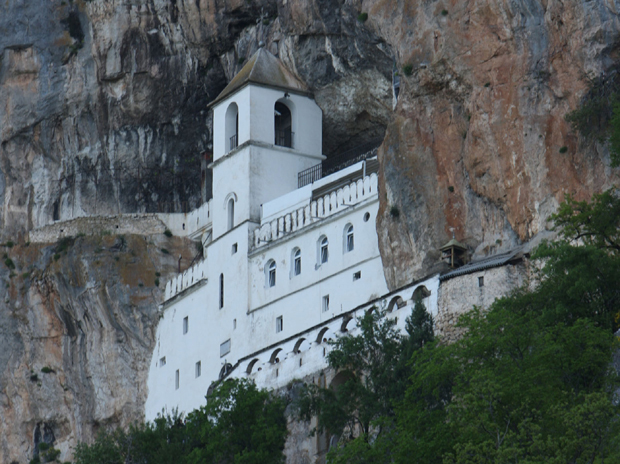 А како ће књижити Дечане: Митрополија тврди да Подгорица спрема отимачину цркава и манастира