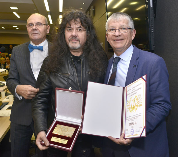 Горан Шепа Гале не признаје кад се награде деле шаком и капом: Поред народњака, признање доби и Фронтмен “Кербера”