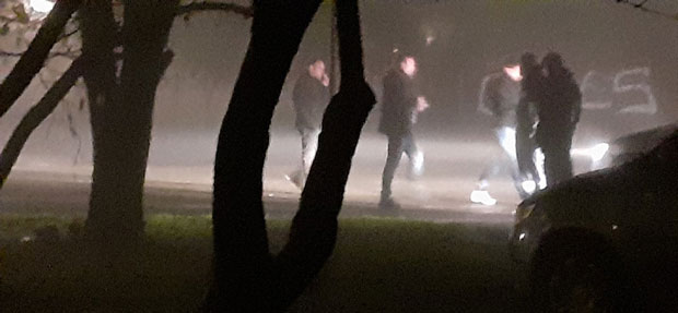 Полиција јури за нападачем који је ранио мушкарца: Први снимци места крвавог обрачуна у Падинској Скели (ФОТО/ВИДЕО)