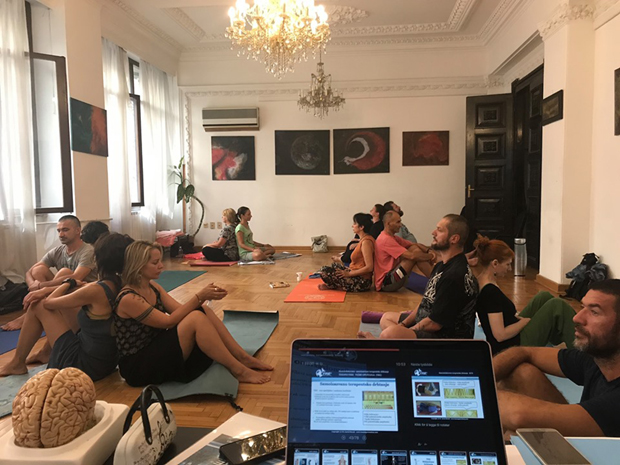 Дрхтањем може да се „отресе“ стрес: Нова техника опуштања