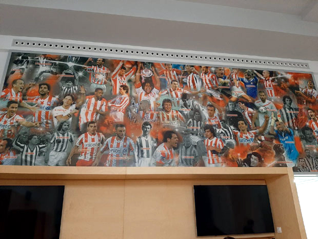 ФОТО: Олимпијакос не заборавља легенде - Ковачевић, Пантелић и Ђорђевић на великом постеру