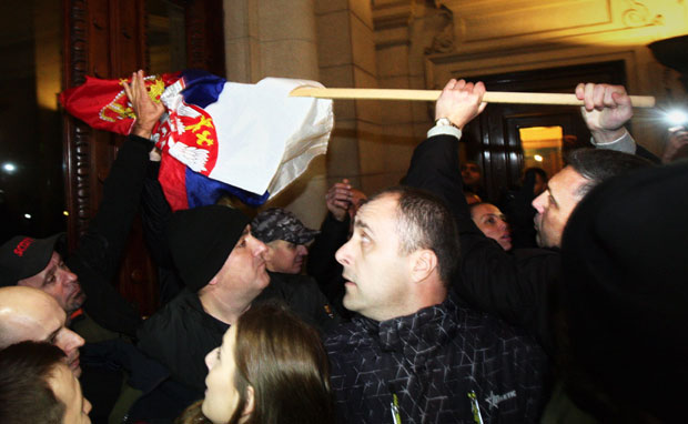 Омладина ЕПП забринута због ситуације у Србији: Позивају опозиционе странке да се уздрже од претњи и недемократских поступака