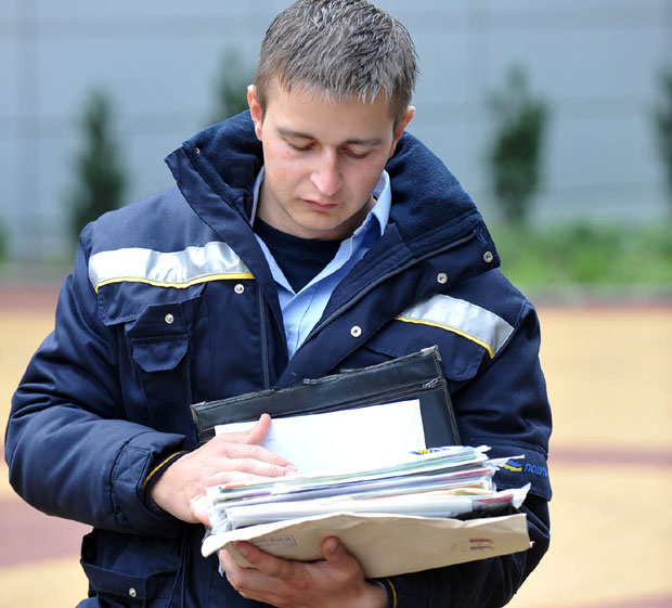 Почела исплата пензија на кућну адресу најстаријих суграђана, четвртина примања већ уручена
