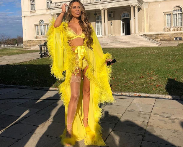 Анин сладак живот: Певачица снима спот за сингл са албума клиника