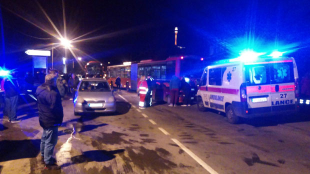 Ланчани судар на Авалском друму, саобраћај се одвија отежано: Ове градске линије су у застоју