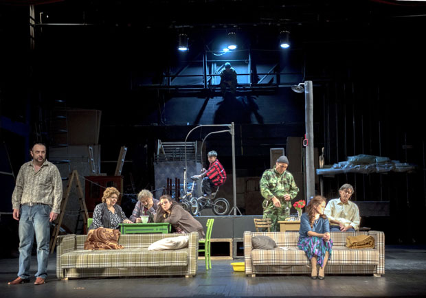 Премијера представе Силе у ваздуху: Најбољи студенти режије ФДУ дипломираће на крушевачкој сцени