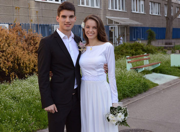 Марија и Стефан су у браку и живе у Студењаку: Судбину им је одредио један сусрет, венчали су се у 21. години, а сада имају поруку за све младе парове (ФОТО)