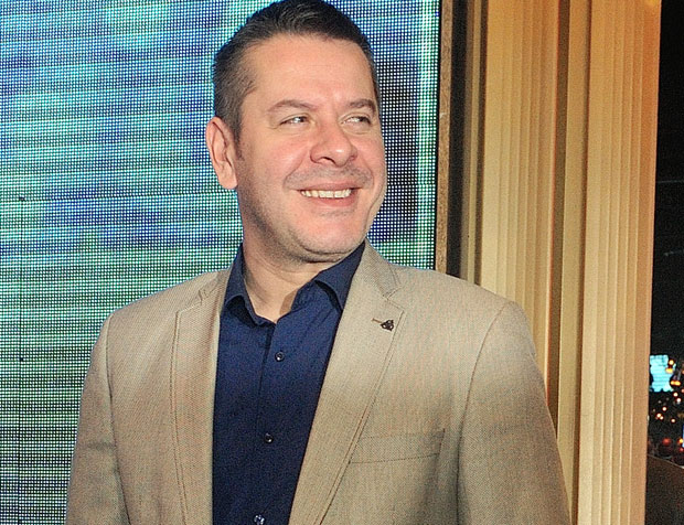 Владо Георгиев ЗАПАЊИО водитељке после питања о глобусима:  Волим их, али НЕ ВЕРУЈЕМ да је Земља округла (ВИДЕО)