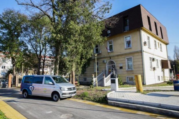 Обрадовали земунске ђаке: Транспортер за ученике са оштећеним видом