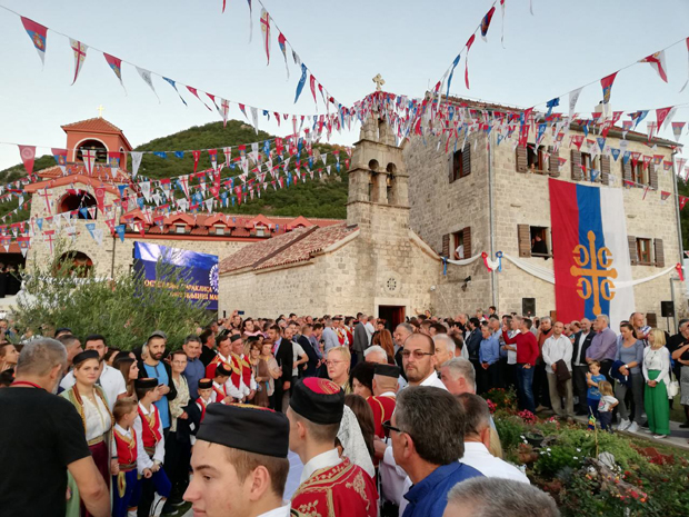 Бура око најаве доласка поглавара Ватикана у Црну Гору: За посету папе пита се Иринеј, а не Ђукановић 