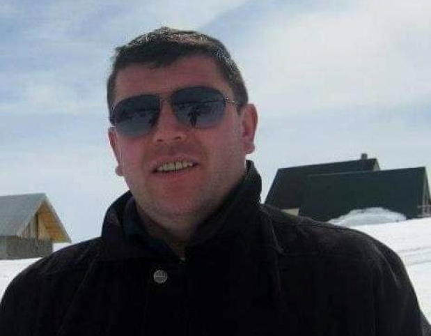 Са задњег седишта је ХЛАДНОКРВНО пуцао полицајцу у главу, а његова мајка и брат су то МИРНО гледали: Ово су Албанци осумњичени да су УБИЛИ Милутина Лековића (ФОТО)