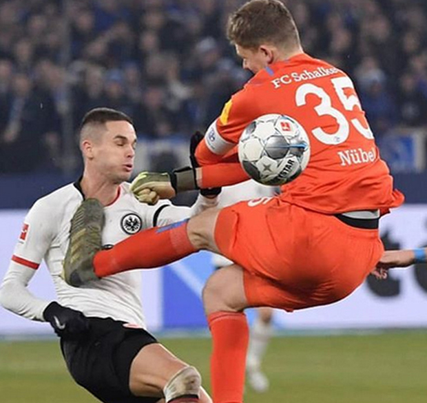 Гаћиновић за “Новости” о жестоком старту голмана Шалкеа: Опраштам Нубелу, није било намерно (ФОТО/ВИДЕО)