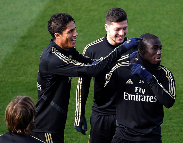 Јовић и екипа добили нове скупоцене аутомобиле: Ево шта возе фудбалери Реала (ФОТО/ВИДЕО)