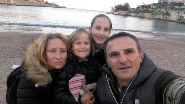 Страх Срба не јењава, деци из две породице стигло обавештење да им је ускраћен боравак: Агонија наших људи на Малти, укључио се и МСП Србије