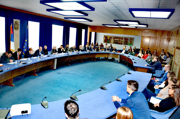 Спремни уговори о раду за нових 100 лекара и 250 медицинских сестара, најбољима специјализације и докторске студије о трошку државе