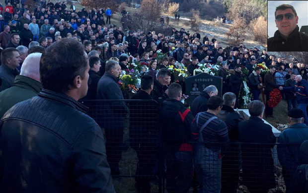 Пуцњи у тебе били су пуцњи у све нас, у Црну Гору: Сахрањен полицајац који је убијен у Игалу