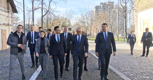 Вучевић представио премијерима Србије и Словеније радове у „Кинеској четврти“ у Новом Саду (ФОТО)