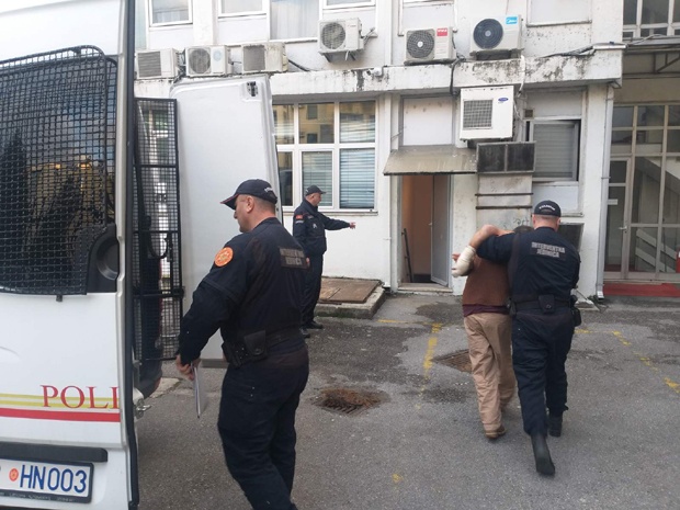 Мајка крила пиштољ у кеси, син узео оружје и пуцао на полицајца: Нови детаљи свирепог убиства о ком бруји цела Црна Гора