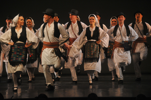 Ансамбл из Грачанице у Народном позоришту: Венац прославио 55 година 