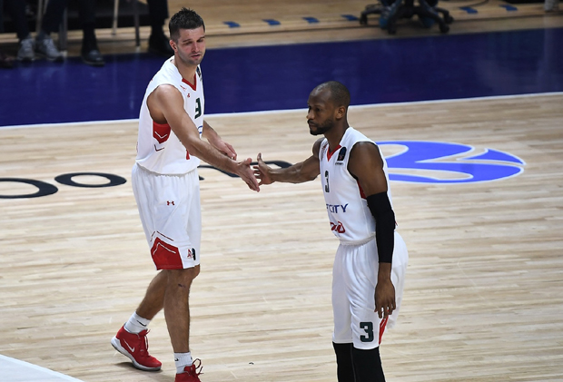 Први фаворит Еврокупа завршио такмичење: Тофаш шокирао Локомотиву