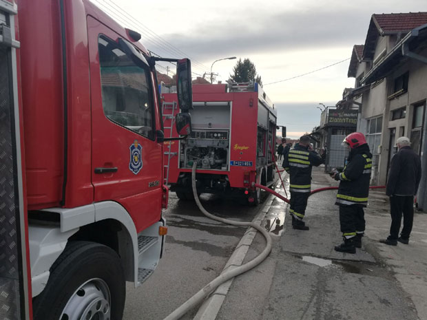 Пожар захватио три стана у Лесковцу