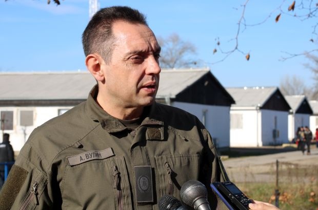 Вулин одговорио на провокације Едите Тахири: Луда баба, нема своју децу па би туђу да шаље у рат