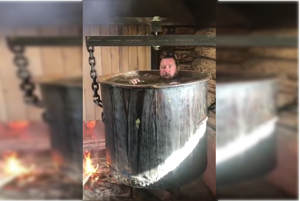 Кувајте се у лековитом гулашу изнад ватре и решите све болести: Бизаран рецепт руског бизнисмена (ВИДЕО)