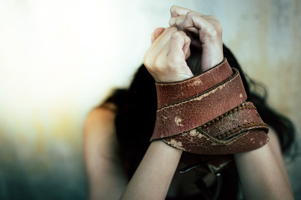 Љиљана и њена сестра држале РОБИЊУ четири године: Сви се чудили откуд им паре за куварицу, а онда је испливала СТРАШНА ИСТИНА