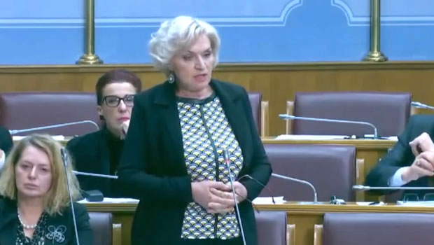 Ако буду мушкарци поклекли, задња линија одбране ће бити жене јер неће на себе проклетство и на свој пород: Посланица ДФ-а оштро одговорила Ђукановићу