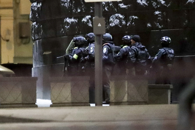 Напад у центру Москве: Пуцњава код Савезне службе безбедности, нападач убијен, пет особа рањено, два службеника ФСБ-а тешко повређена (ВИДЕО/ФОТО)