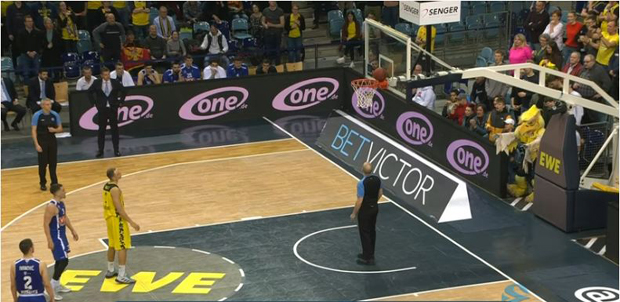 Да ли смо на опроштају Будућности од Еврокупа видели најбизарнији кош сезоне? (ВИДЕО)