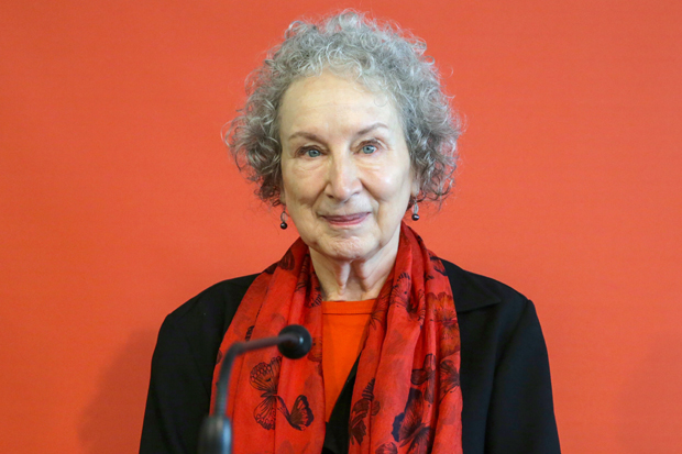 Маргарет Атвуд понела „књижевни пламен“: Додељена угледна награда са именом Марија Варгаса Љосе