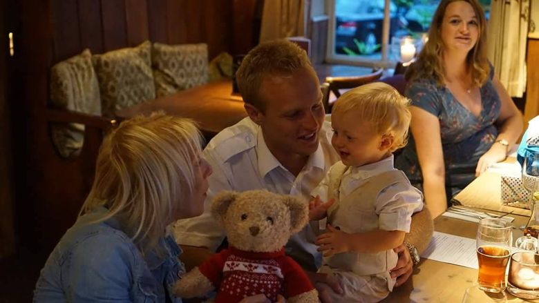 Вереница успешног пилота избола сина ножем, али се тек после сазнало због чега је доживела нервни слом: Шокантна исповест о вези из пакла