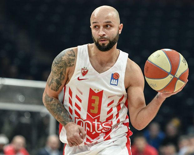 Тата, купи ми клуб: Навијачи Звезде послали поруку Филипу Човићу (ФОТО)