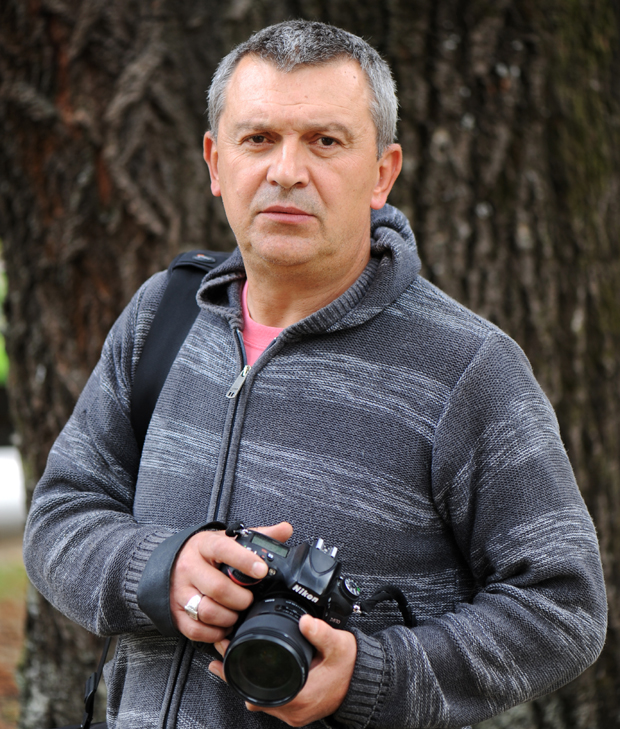 Камером бележи приче о посвећеном дрвећу: Ходочашће Саше Савовића кроз гајеве Шумадије