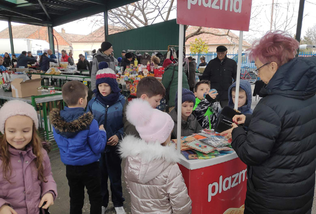 Малишани продавали новогодишње честитке маниром врхунских трговаца (ФОТО/ВИДЕО)