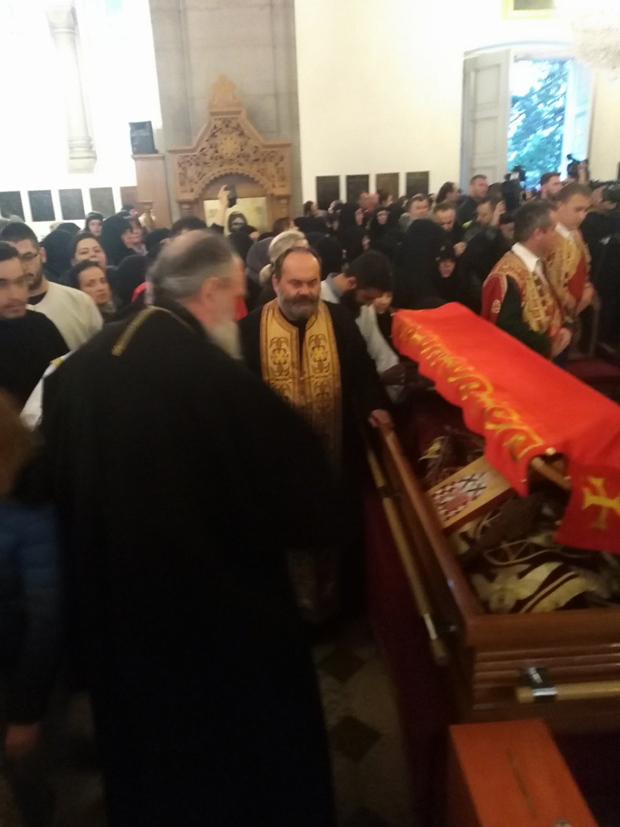 Не навлачите проклетство на вас и вашу децу, заклећу се данас над моштима да ћу бранити веру: Владика Јоаникије упутио оштру поруку црногорским властима