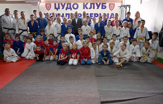 Стефановић обишао џудо клуб Жандармерија (ФОТО)